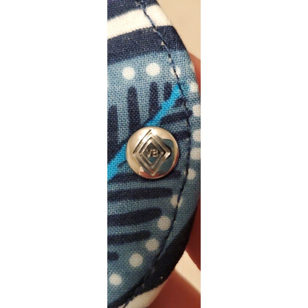Vera Bradley Headphone Chapstick Holder Blue White NWT Blue Island Medallion - Picture 4 of 4